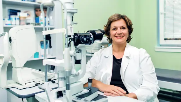 how often do optometrists work